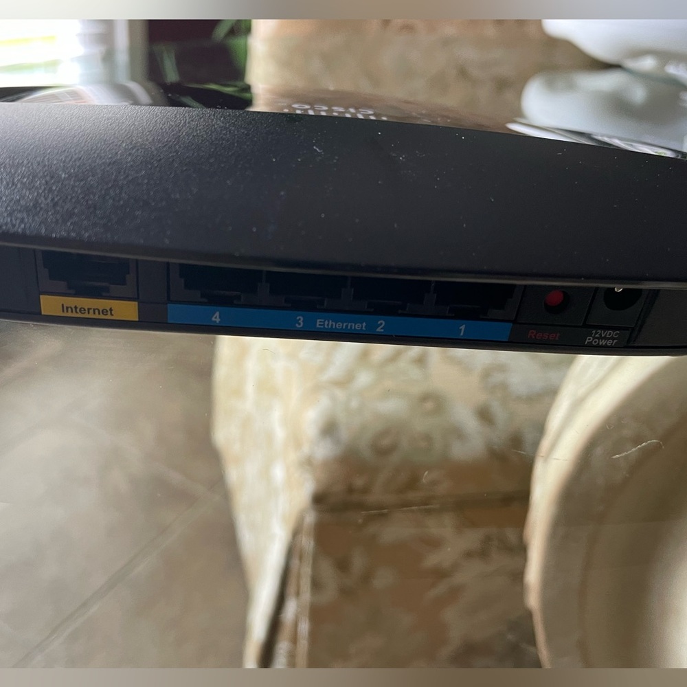 Cisco Linksys Internet Router - Picture 4 of 4